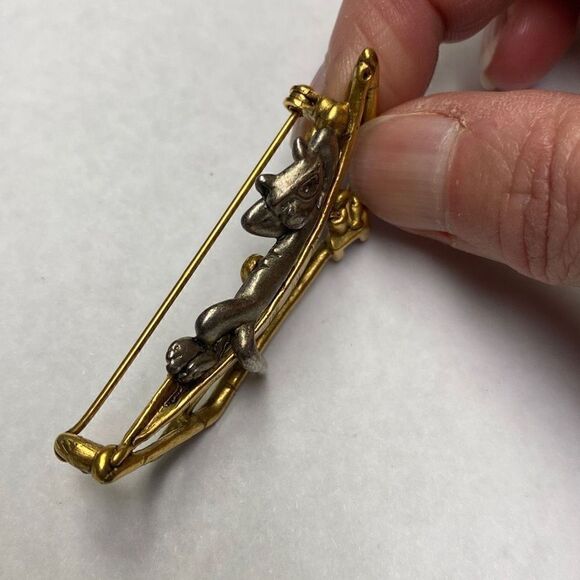 Danecraft vintage cat in hammock 2 toned brooch pin - Picture 5 of 7